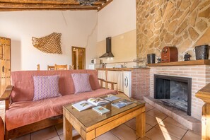TV, fireplace - Apartment 'Casa Rocío' with Mountain View, Wi-Fi and Air Conditioning (Castril)