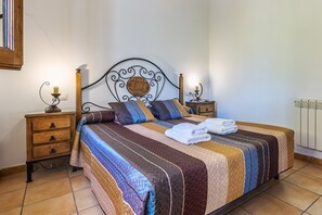 1 bedroom, iron/ironing board, free WiFi, bed sheets - Apartment 'Casa Rocío' with Mountain View, Wi-Fi and Air Conditioning (Castril)