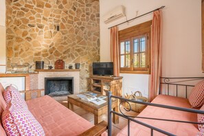 TV, fireplace - Apartment 'Casa Rocío' with Mountain View, Wi-Fi and Air Conditioning (Castril)