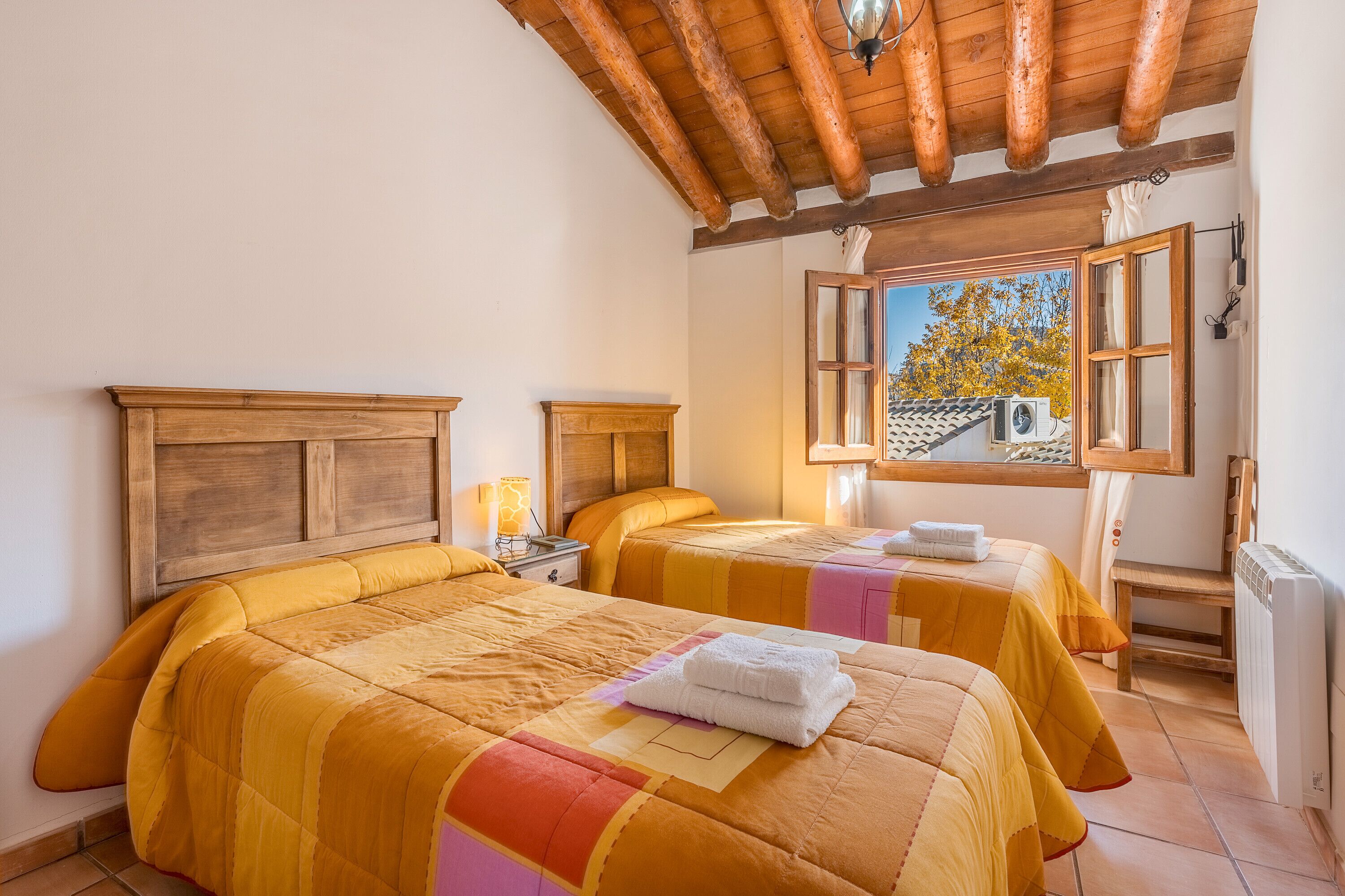 3 slaapkamers, een strijkplank/strijkijzer, gratis wifi, beddengoed