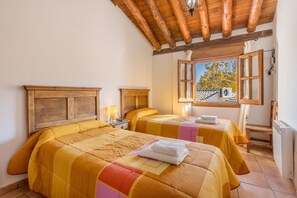 3 bedrooms, iron/ironing board, free WiFi, bed sheets - Apartment 'Casa Rural Cortijo El Plantio' with Mountain View, Wi-Fi and Air Conditioning (Granada)