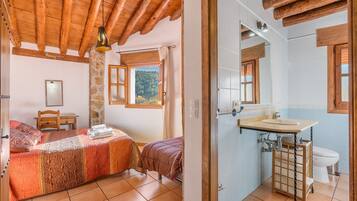 3 slaapkamers, een strijkplank/strijkijzer, gratis wifi, beddengoed