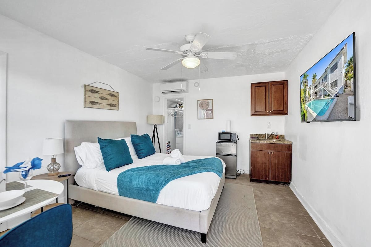 Comfort Studio, Pool View | Living area