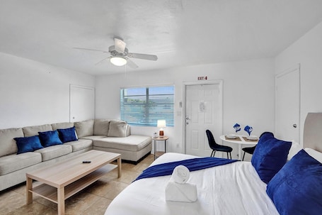 Premium Studio Suite, Pool View | Living area | 45-inch Smart TV with cable channels