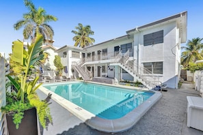 Exterior - WAVES ON DESOTO (Hollywood)