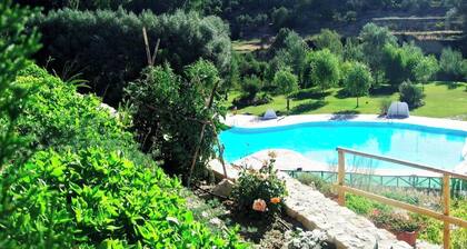 Country House 'El Patio Casa Rural' with Mountain View, Wi-Fi and Air Conditioning
