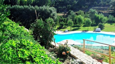 Country House 'El Patio Casa Rural' with Mountain View, Wi-Fi and Air Conditioning