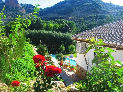 Country House 'El Patio Casa Rural' with Mountain View, Wi-Fi and Air Conditioning