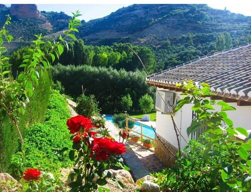 Country House 'El Patio Casa Rural' with Mountain View, Wi-Fi and Air Conditioning