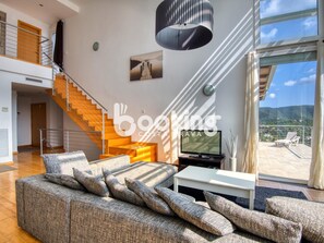TV, stereo - Exclusive villa with sea views in Costa Brava (Calonge)