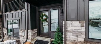 Peaceful Mtn Escape - Hot Tub, Pool, Family Fun - Townhome in Mountain Green