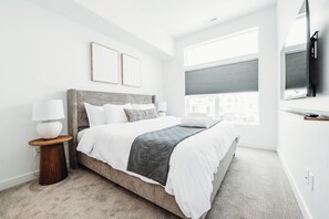 3 habitaciones, tabla de planchar con plancha y cuna de viaje 