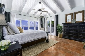 4 makuuhuonetta, työpöytä, silitysrauta/-lauta, ilmainen Wi-Fi