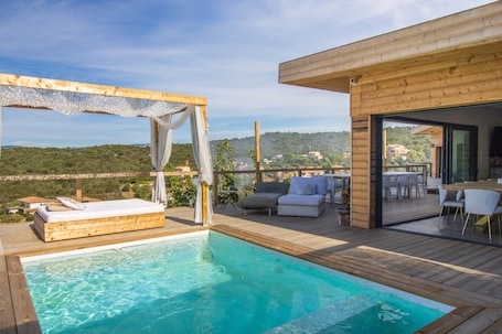 Pool. Villa 'Liliekaena' with Sea View, Wi-Fi, and Air Conditioning
