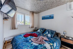 1 bedroom, iron/ironing board, free WiFi, bed sheets