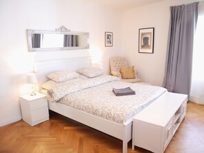 3 chambres, fer et planche à repasser, Wi-Fi, draps fournis