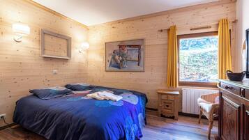 5 bedrooms, iron/ironing board, free WiFi, bed sheets