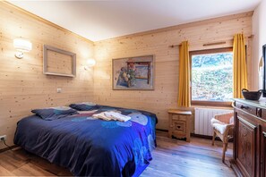 5 bedrooms, iron/ironing board, free WiFi, bed sheets