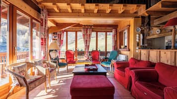 TV, fireplace, stereo