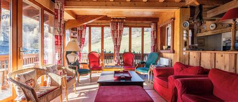 TV, fireplace, stereo