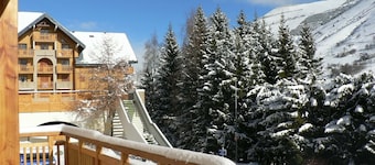 Apartment 'Appartement Supervénosc' with Mountain View, Private Terrace and Wi-Fi