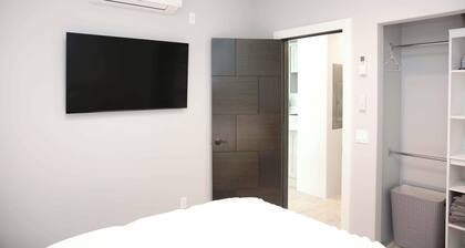 Charming 1-bedroom house with WiFi, AC in peaceful Santa Clarita Brand New