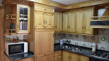 Microwave, oven, stovetop, coffee/tea maker