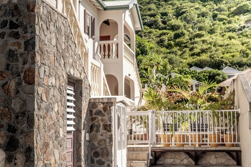 Unforgettable 2-bedroom Private Residence - WiFi, AC in enchanting Mont Vernon