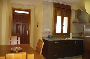 Dining - Apartment 'Casa Requias 3' with Lake View, Shared Garden and Wi-Fi (Requiás)