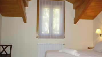 2 slaapkamers, een strijkplank/strijkijzer, gratis wifi, beddengoed
