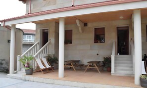 Exterior - Apartment 'Casa Requias 3' with Lake View, Shared Garden and Wi-Fi (Requiás)