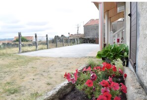 Property grounds - Apartment 'Casa Requias 3' with Lake View, Shared Garden and Wi-Fi (Requiás)