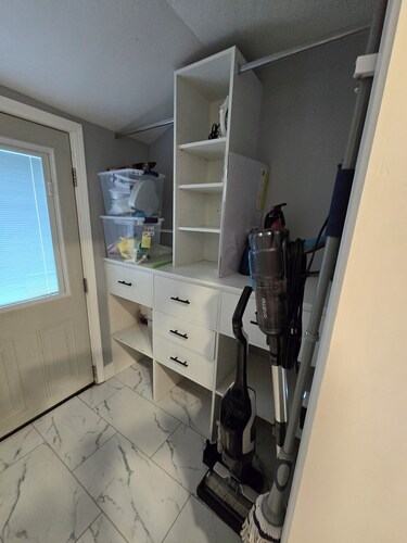 Charming 2-bedroom bungalow with WiFi and AC in serene Mount Carmel