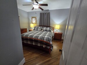 2 chambres, fer et planche à repasser, Wi-Fi, draps fournis