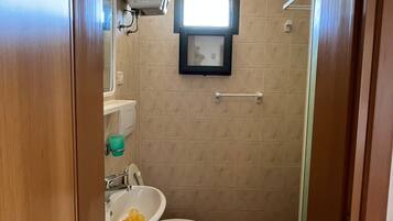 Dusch, hårtork och handdukar