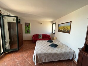 1 bedroom, bed sheets