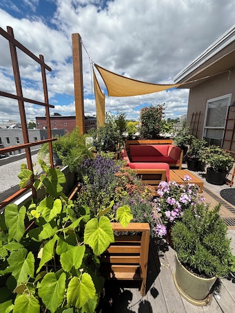 Terrace/patio. Designer Loft with Private Terrace