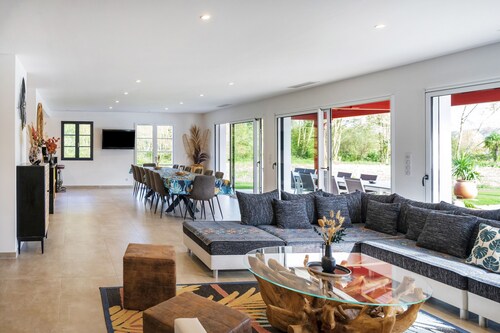 Villa 'Zeruko Izarra, Grand Standing' with Mountain View, Wi-Fi and Air Conditioning