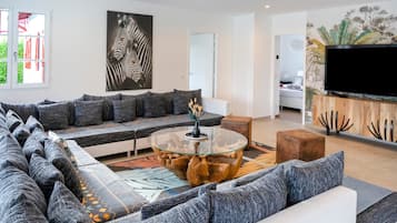 Televisión, tenis de mesa y estéreo