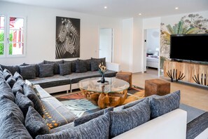 TV, ping pong, stereo - Villa 'Zeruko Izarra, Grand Standing' with Mountain View, Wi-Fi and Air Conditioning (Sare)