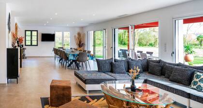 Villa 'Zeruko Izarra, Grand Standing' with Mountain View, Wi-Fi and Air Conditioning