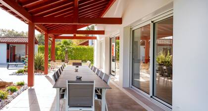 Villa 'Zeruko Izarra, Grand Standing' with Mountain View, Wi-Fi and Air Conditioning