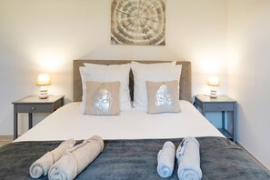 7 bedrooms, iron/ironing board, free WiFi, bed sheets - Villa 'Zeruko Izarra, Grand Standing' with Mountain View, Wi-Fi and Air Conditioning (Sare)
