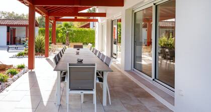 Villa 'Zeruko Izarra, Grand Standing' with Mountain View, Wi-Fi and Air Conditioning