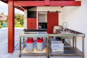 Property grounds - Villa 'Zeruko Izarra, Grand Standing' with Mountain View, Wi-Fi and Air Conditioning (Sare)