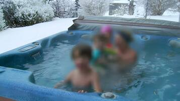 Tina de hidromasaje al aire libre