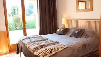 6 makuuhuonetta, silitysrauta/-lauta, ilmainen Wi-Fi, vuodevaatteet