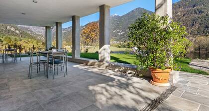 Holiday Home 'Appartamento Indaco' with Mountain View, Private Terrace and Wi-Fi