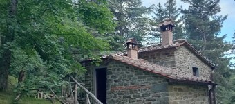 Mountain Hut 'Camera Nel Verde' with Mountain View, Shared Garden and Wi-Fi