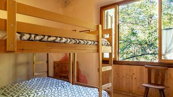 1 quarto, Wi-Fi de cortesia, roupa de cama